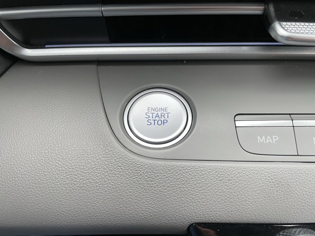 Used 2025 Hyundai Elantra SEL image 47