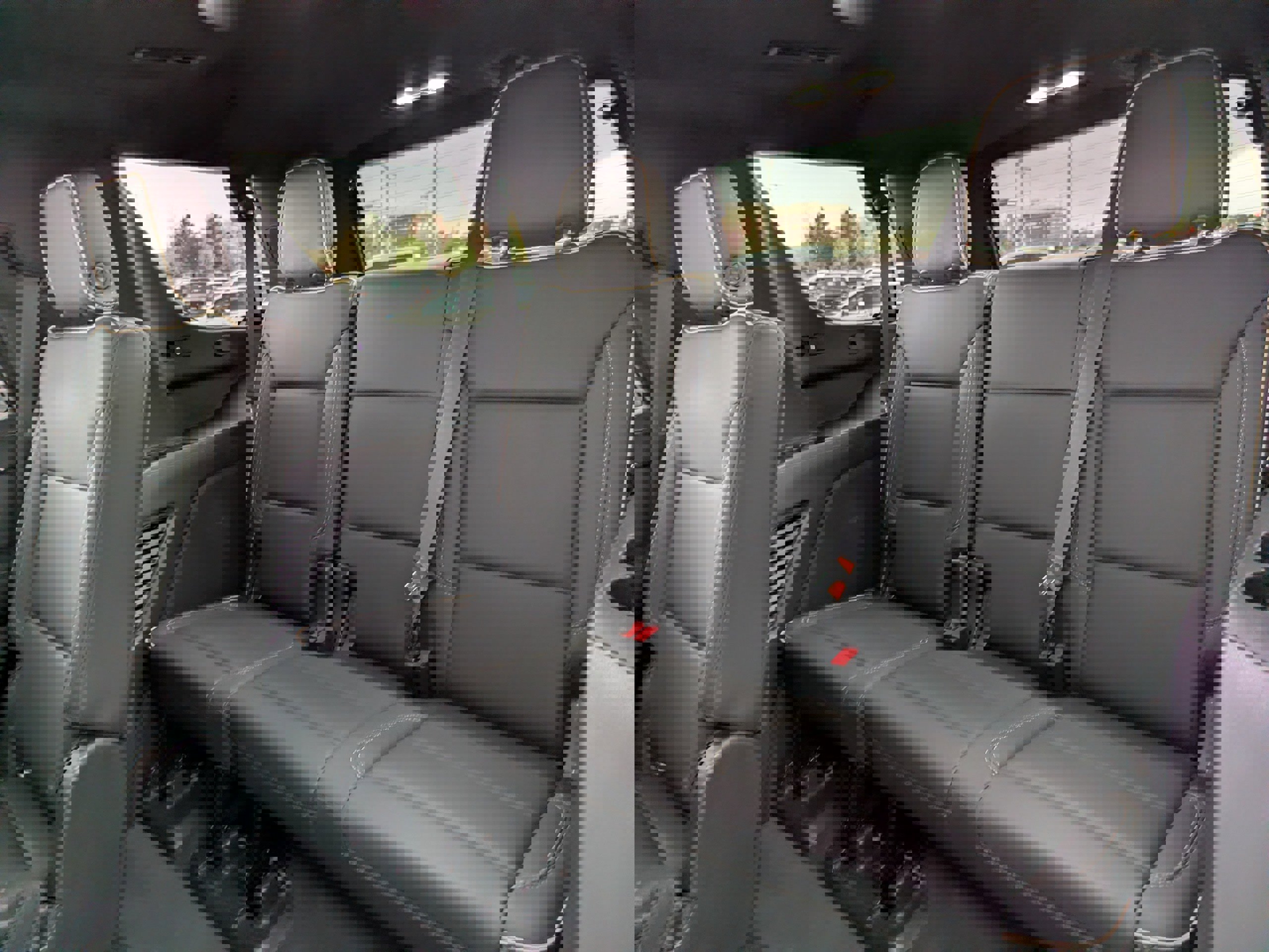 Used 2022 GMC Yukon SLT w/ SLT Luxury Plus Package image 37