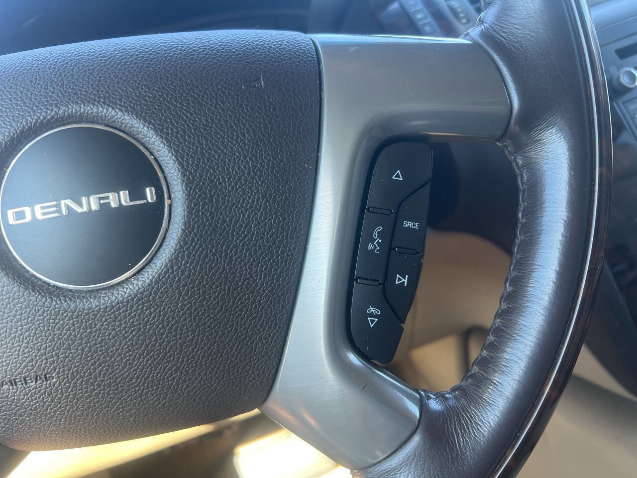 Used 2012 GMC Yukon Denali image 13