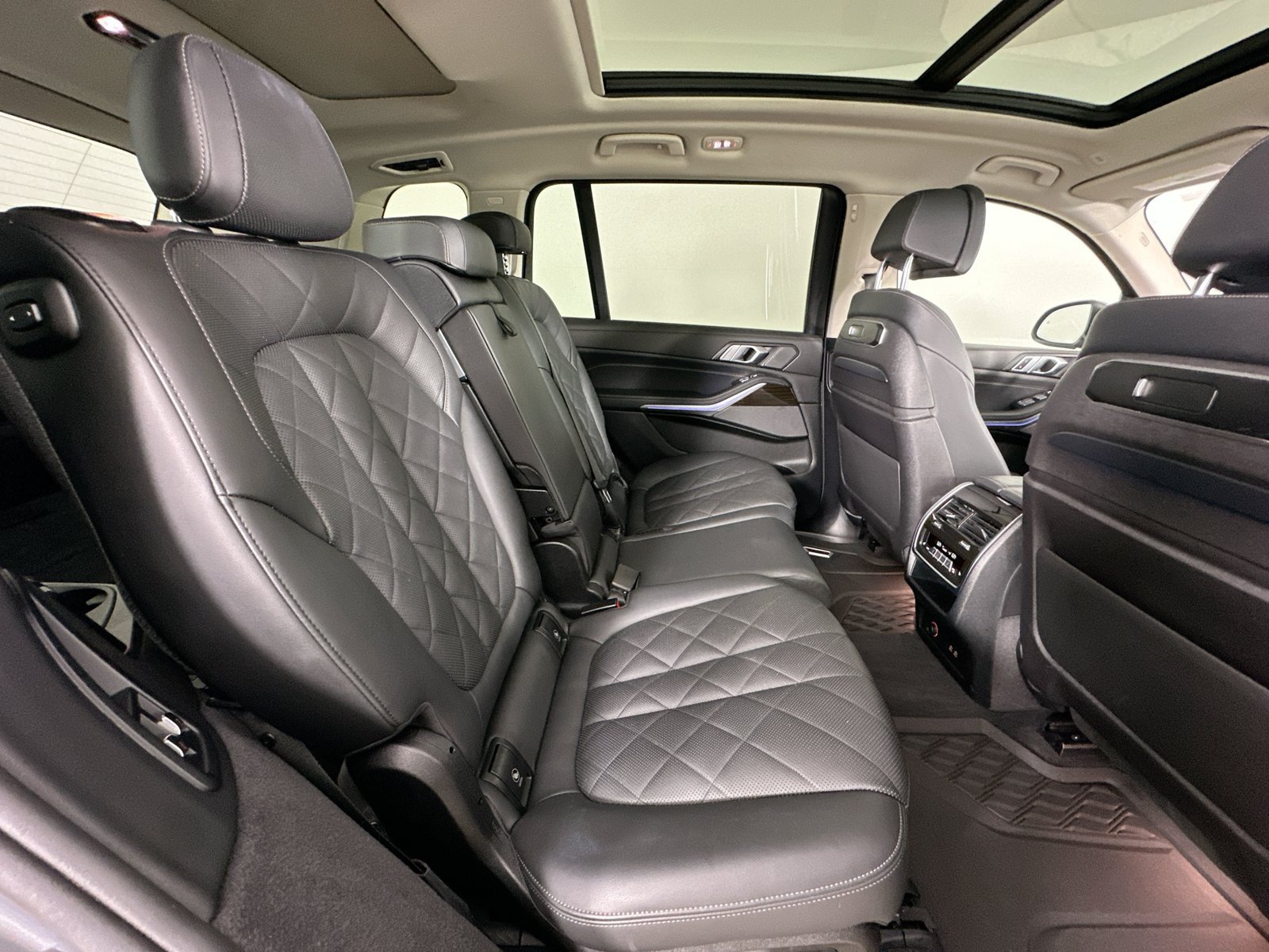 Used 2024 BMW X7 xDrive40i w/ Premium Package AWD/4WD image 41