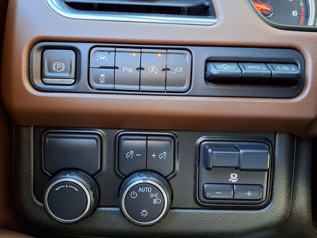 Used 2021 Chevrolet Suburban High Country w/ Premium Package image 28