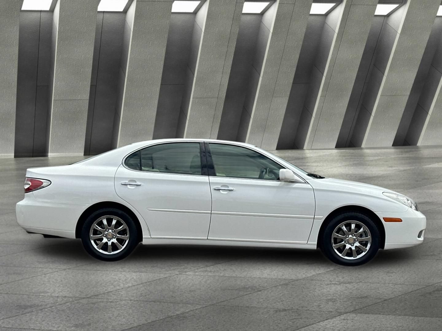 Used 2003 Lexus ES 330 FWD image 2