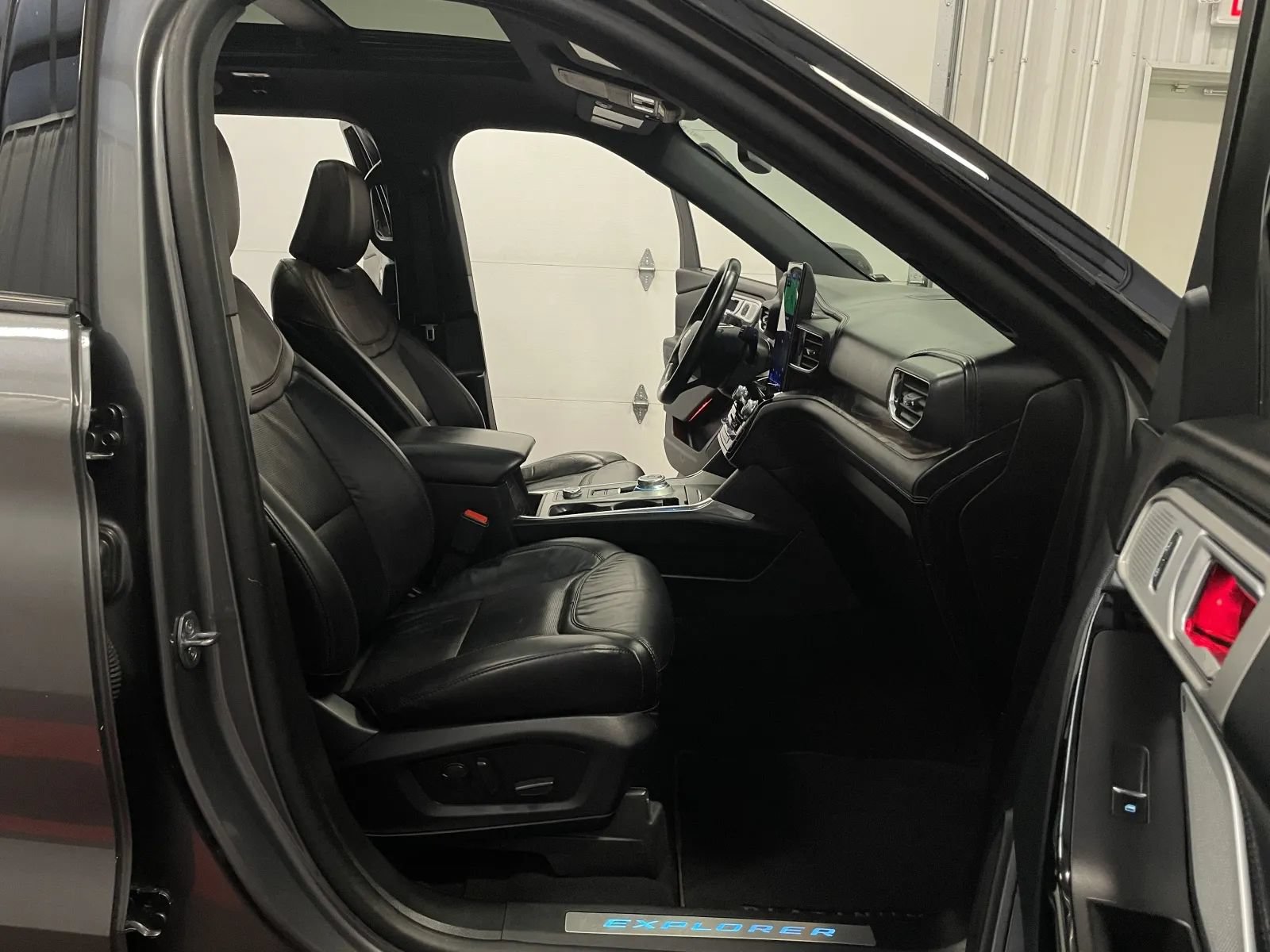 Used 2023 Ford Explorer Platinum w/ Technology Package AWD/4WD image 47