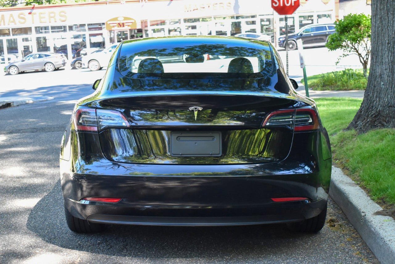 Used 2022 Tesla Model 3 Standard Range RWD image 5