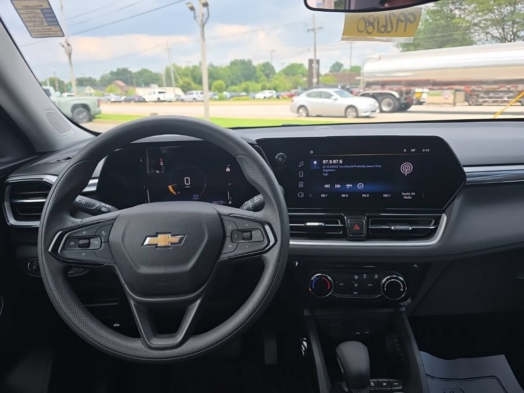 Used 2025 Chevrolet TrailBlazer LT AWD/4WD image 12