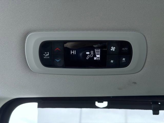 Used 2023 Chrysler Pacifica Touring-L FWD image 24