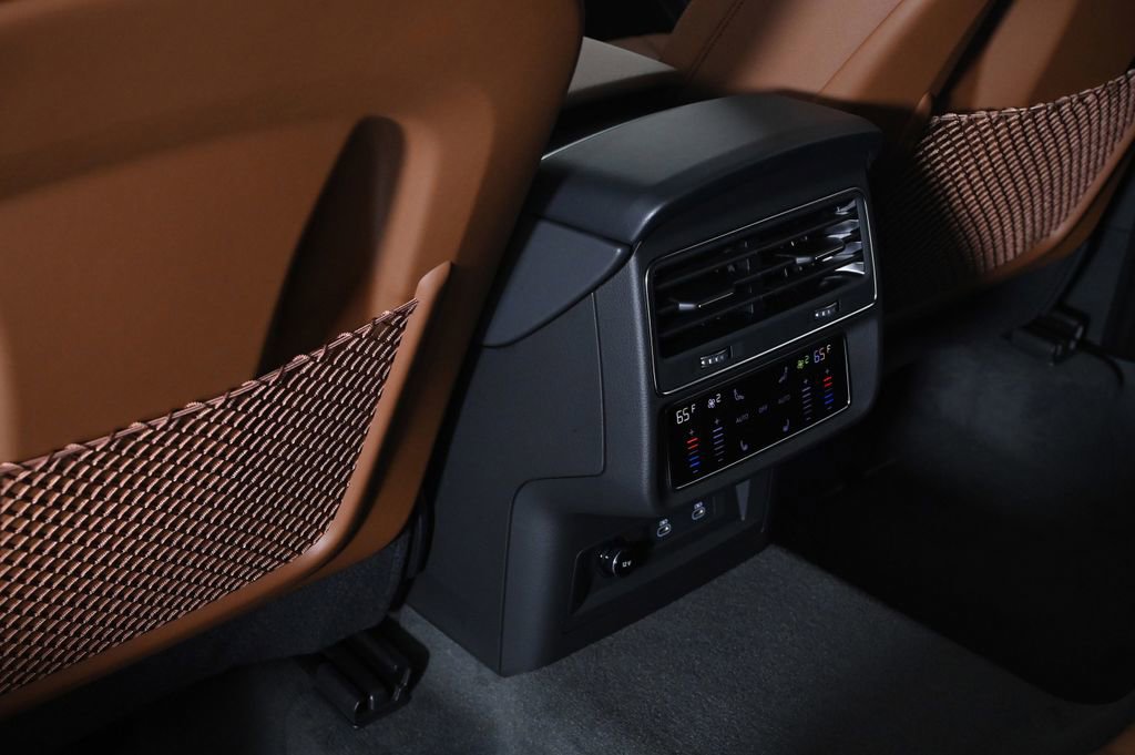 New 2026 Audi Q8 Premium Plus image 17