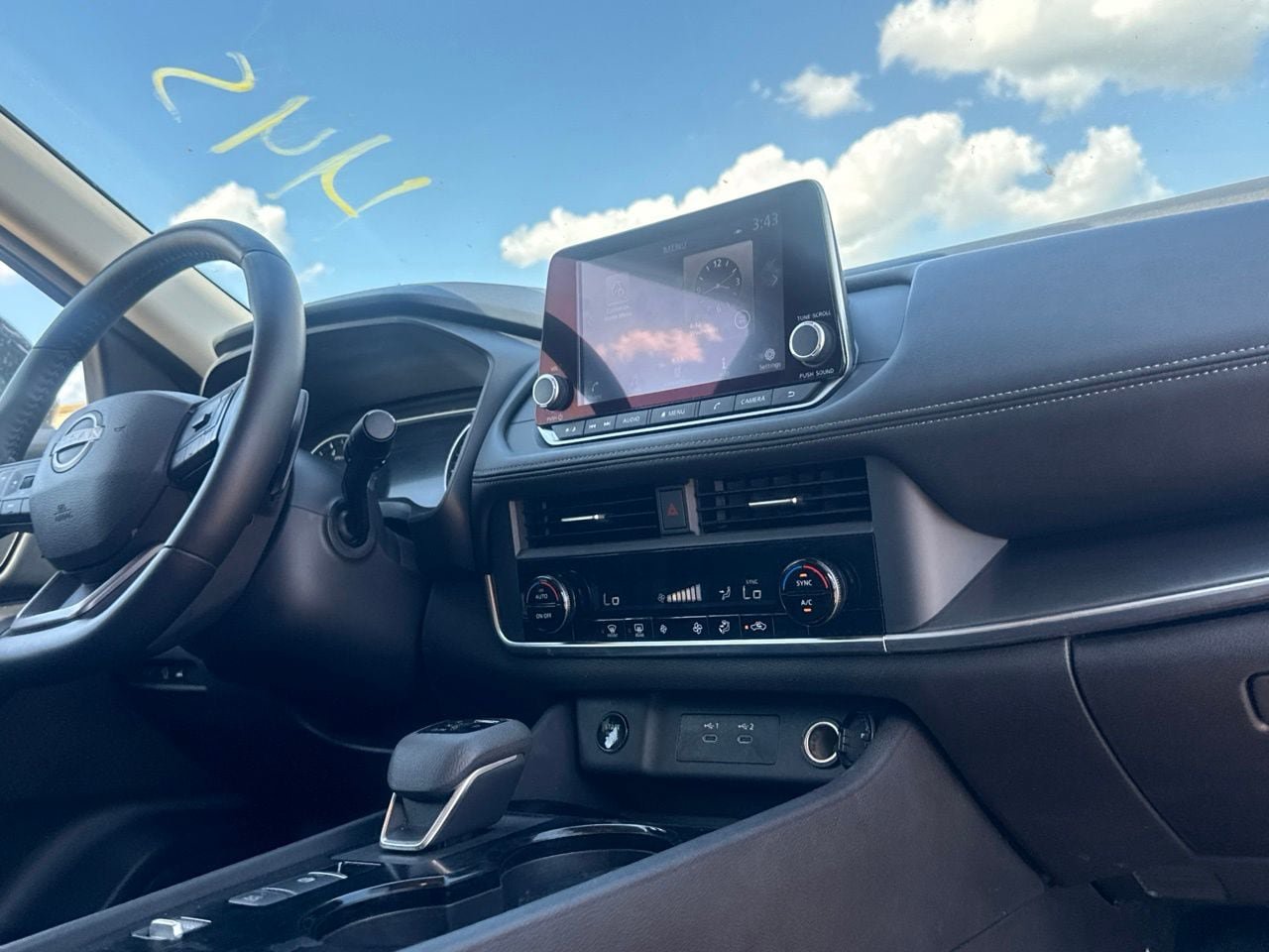 Certified 2025 Nissan Rogue SV FWD image 25