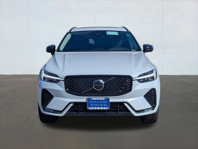 New 2026 Volvo XC60 B5 Plus w/ Climate Package PRO AWD/4WD image 4