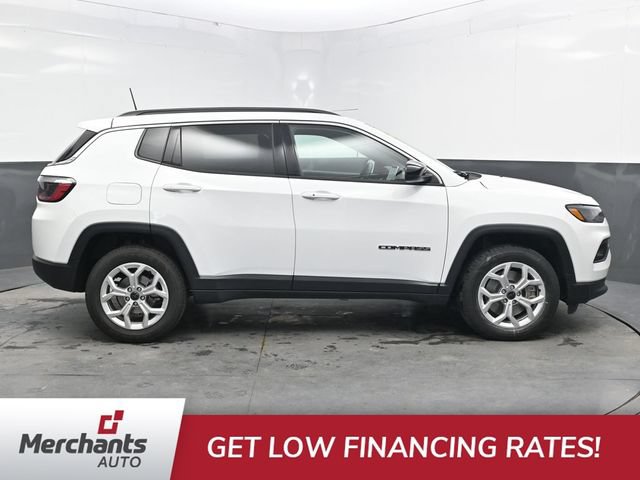Used 2025 Jeep Compass Latitude AWD/4WD image 9