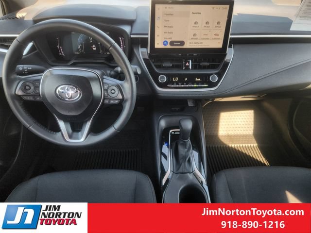 Used 2025 Toyota Corolla SE w/ SE Premium Package FWD image 28