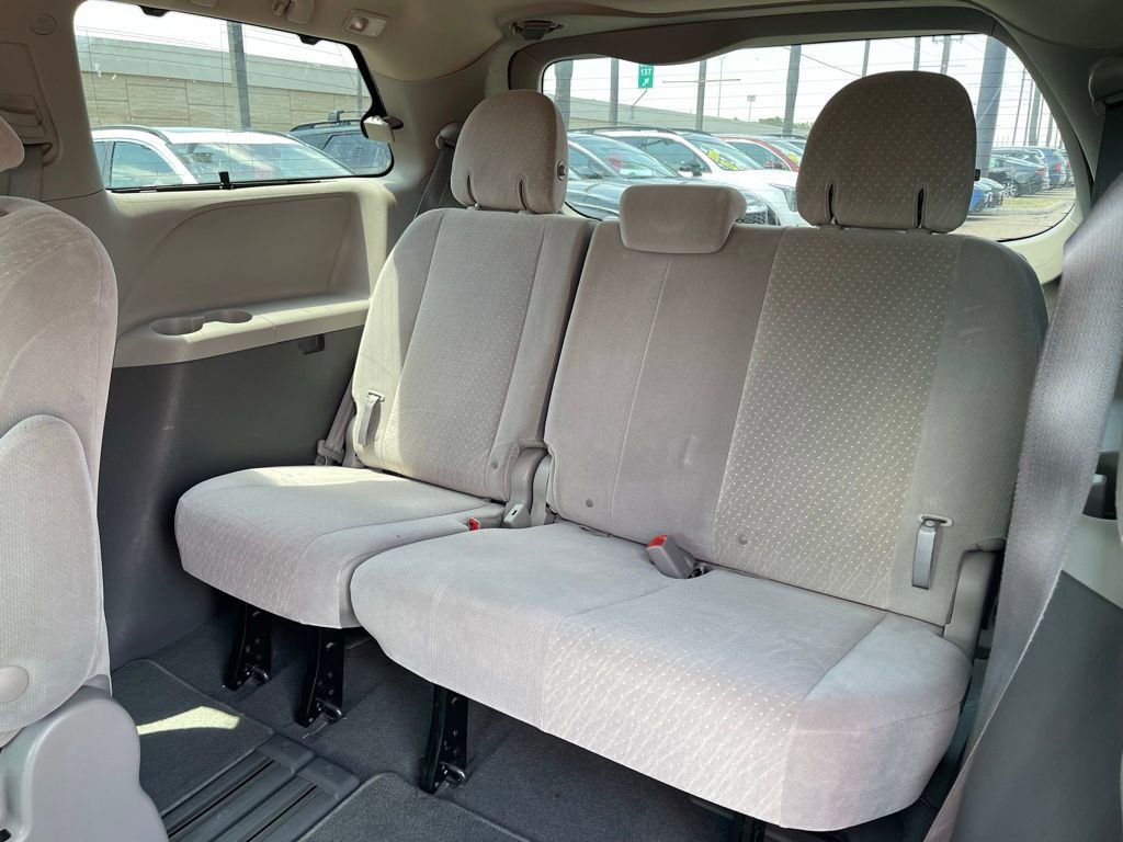 Used 2020 Toyota Sienna LE FWD image 17