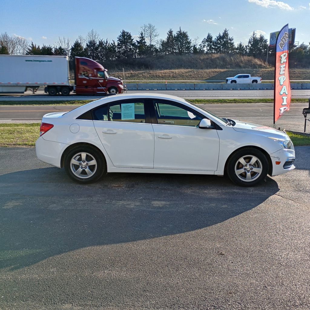 Used 2016 Chevrolet Cruze LT image 6