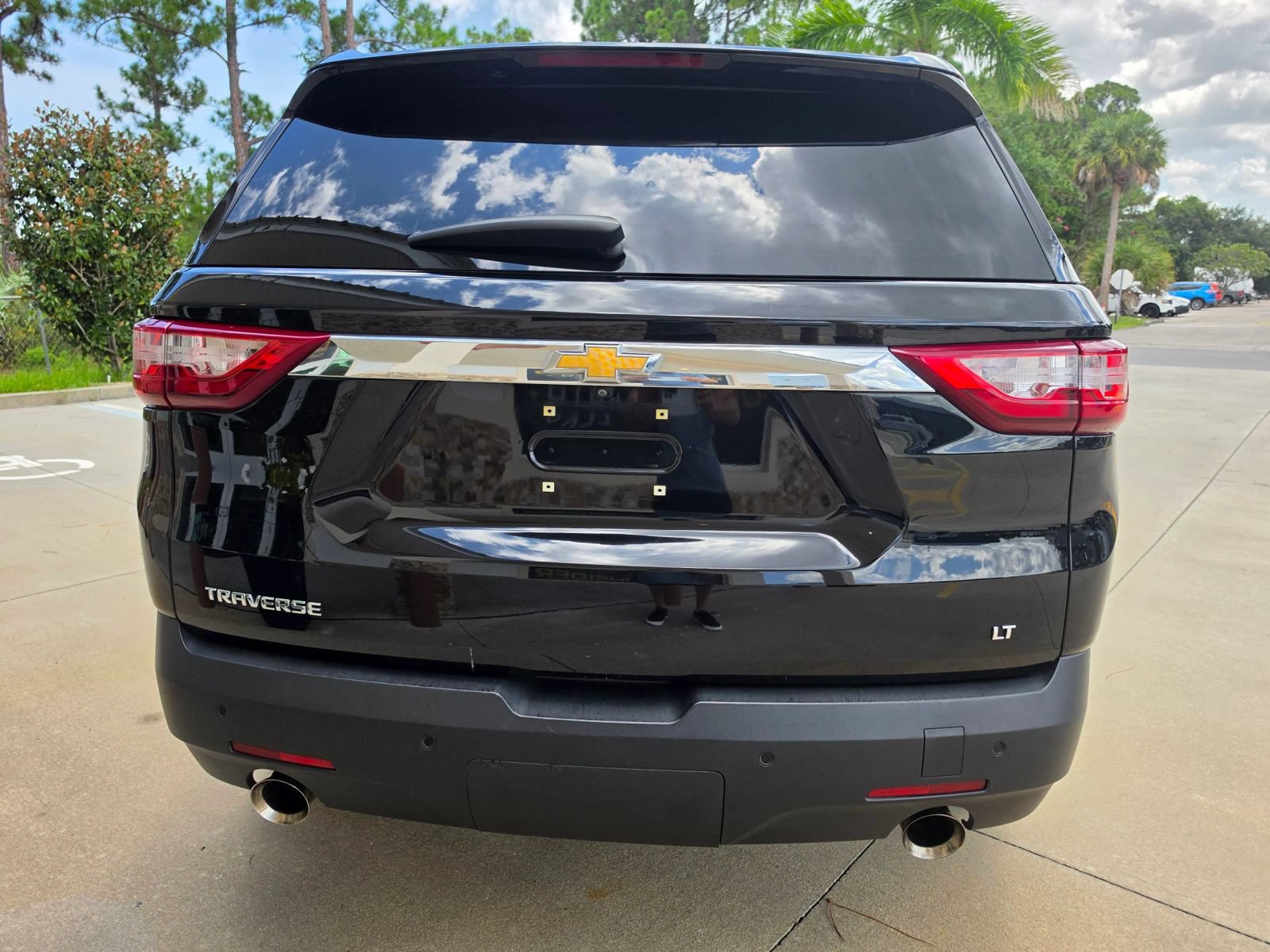 Used 2020 Chevrolet Traverse LT FWD image 5