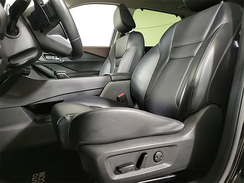 Used 2023 Nissan Rogue SV w/ SV Premium B Package image 13