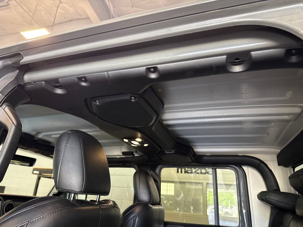 Used 2023 Jeep Gladiator Overland AWD/4WD image 11