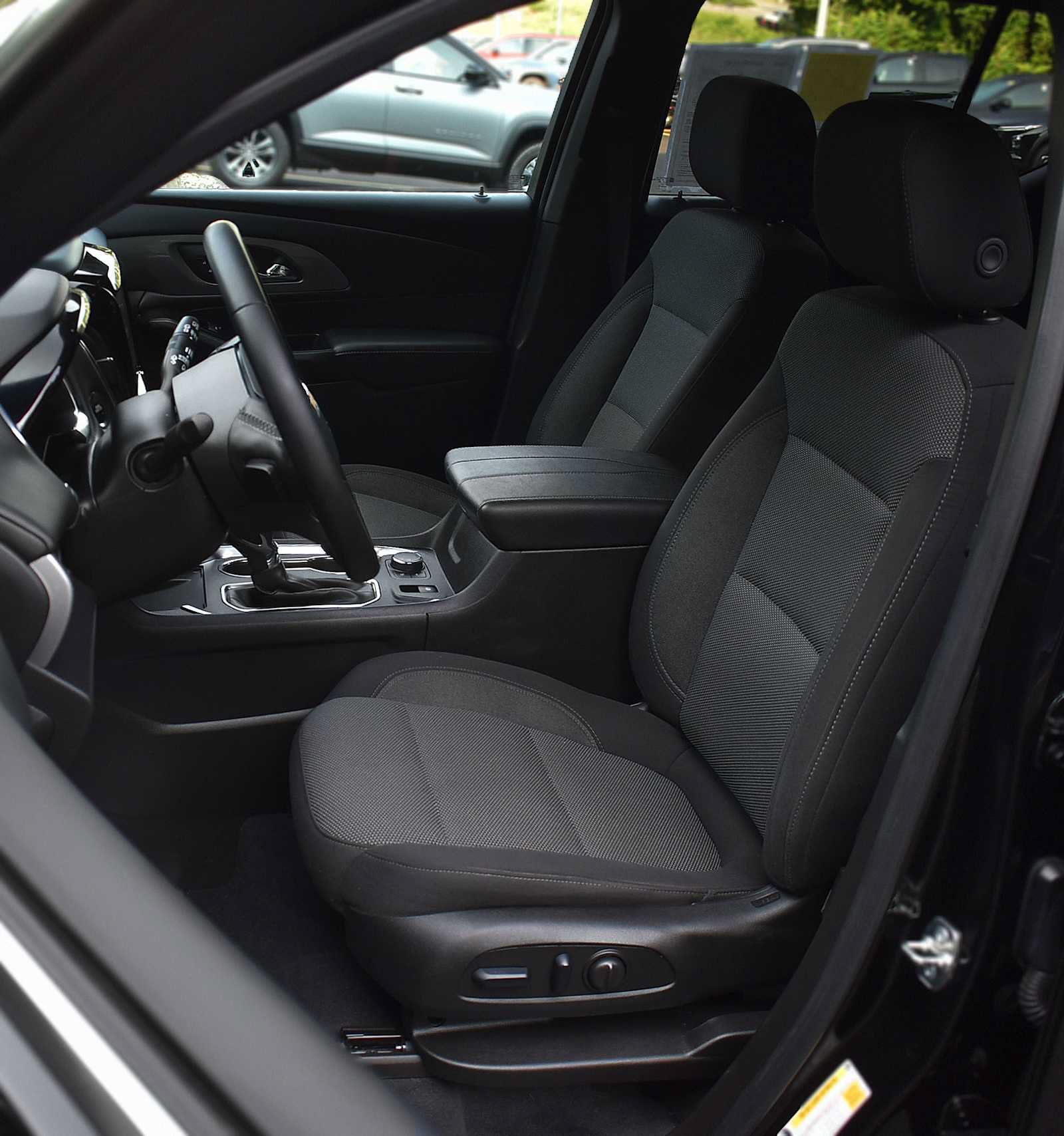 Used 2023 Chevrolet Traverse LT AWD/4WD image 9