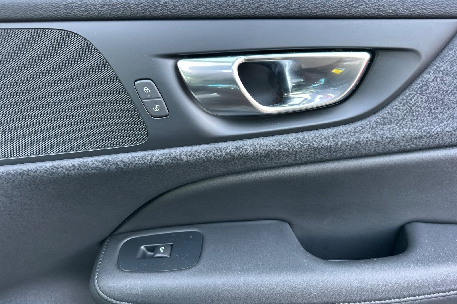 Used 2025 Volvo V60 B5 Cross Country Plus image 18