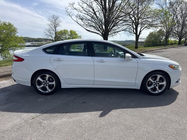 Used 2015 Ford Fusion SE FWD image 8