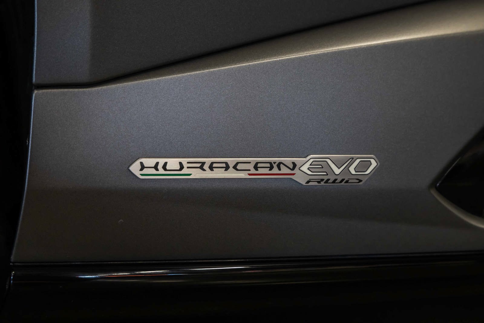 Used 2021 Lamborghini Huracan EVO RWD image 32