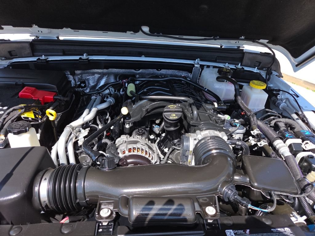 Certified 2025 Jeep Gladiator Sport AWD/4WD image 29