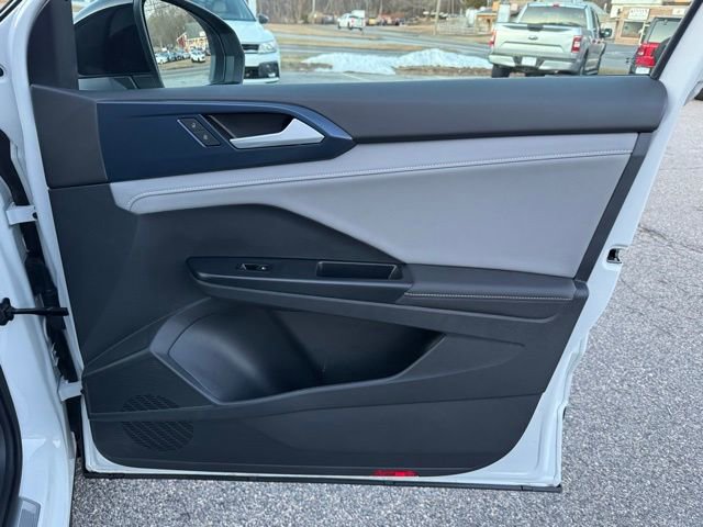 Certified 2024 Volkswagen Taos SE w/ Panoramic Sunroof Package image 28