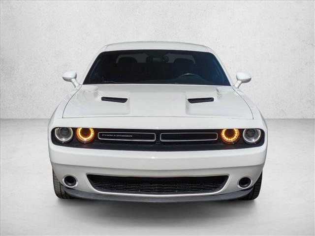 Used 2015 Dodge Challenger SXT image 2
