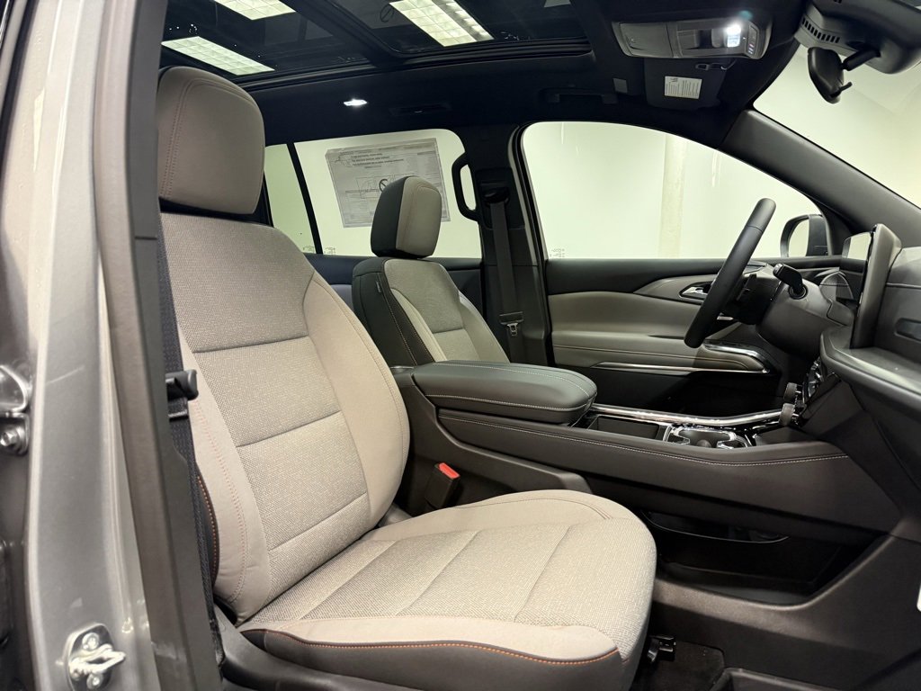 New 2026 Chevrolet Traverse LT w/ Sun and Wheel Package image 15