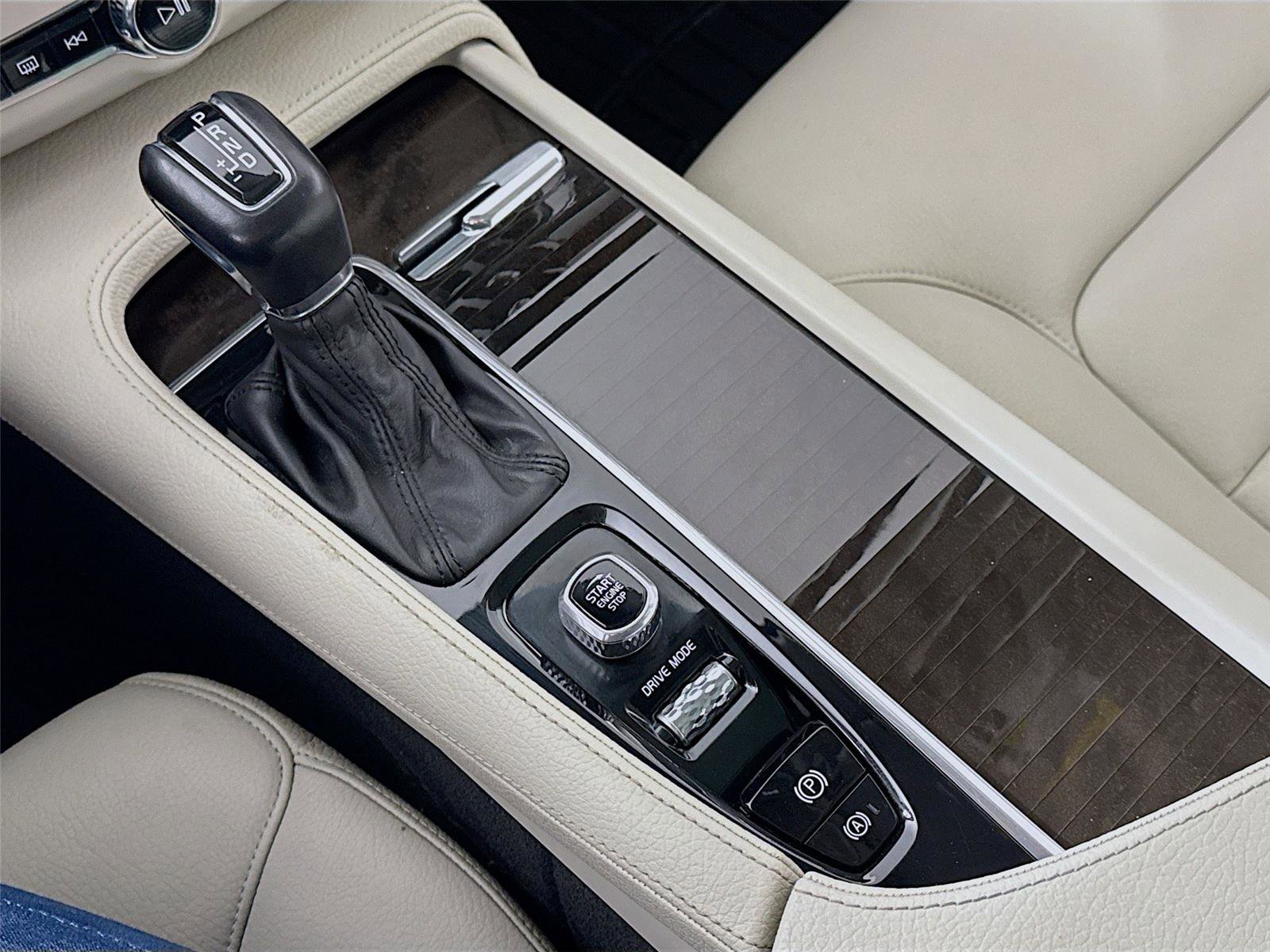 Used 2018 Volvo S90 T5 Momentum w/ Convenience Package image 11