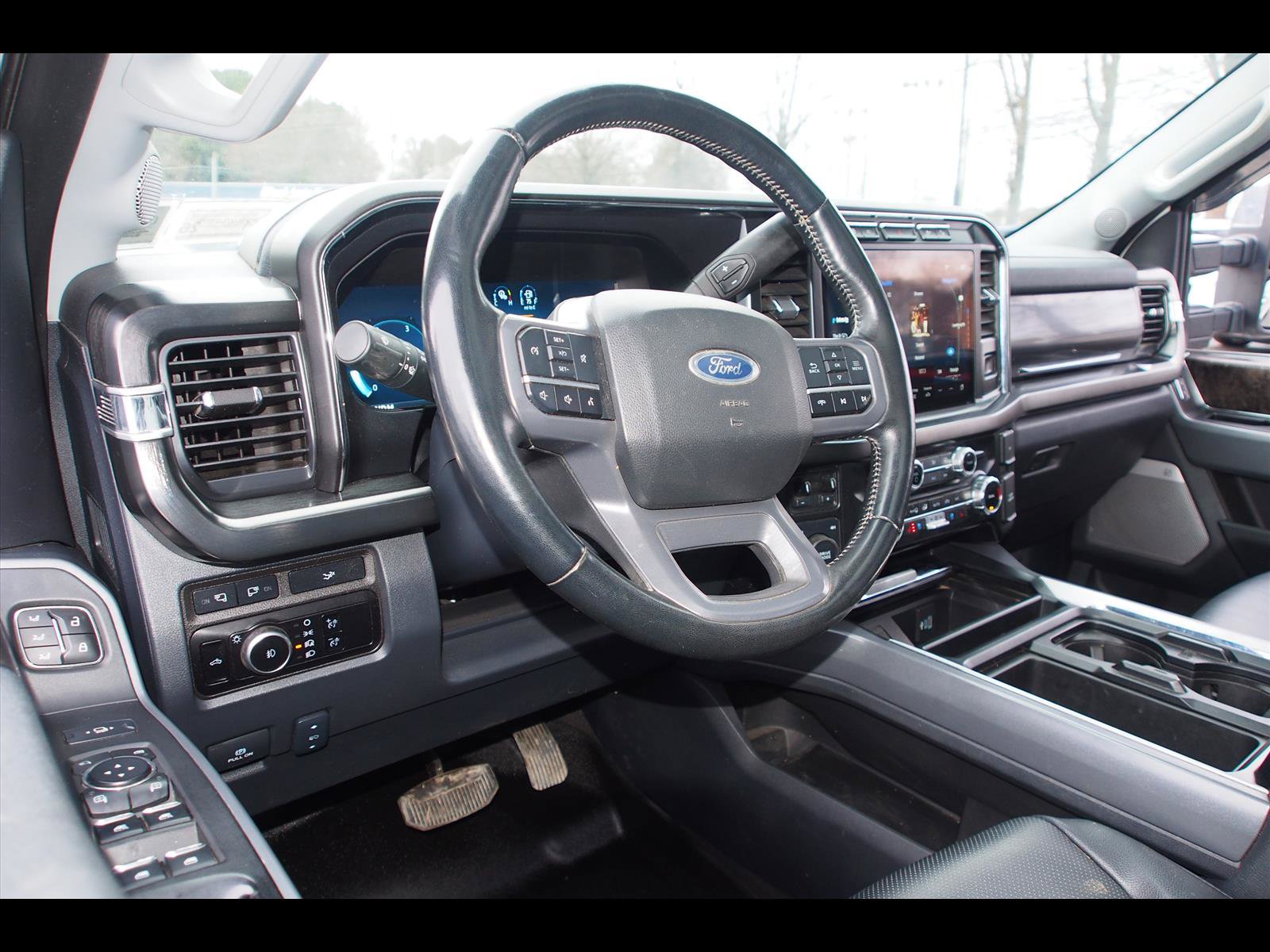 Used 2024 Ford F350 Lariat w/ Chrome Package image 16