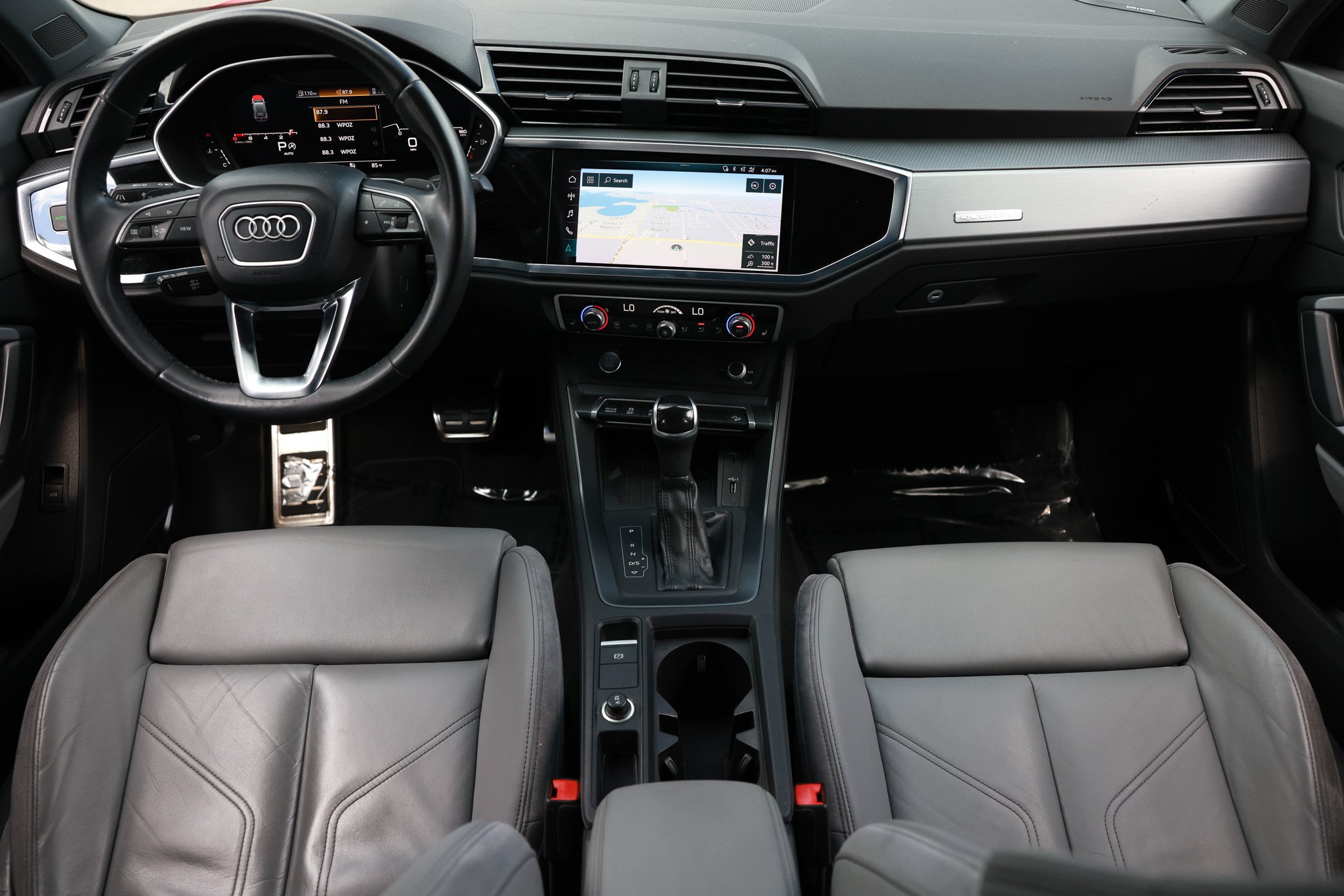 Used 2020 Audi Q3 2.0T Premium Plus w/ Premium Plus Package AWD/4WD image 2