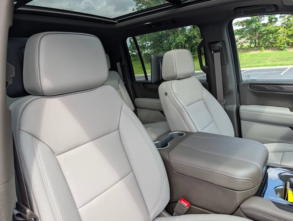 New 2026 GMC Yukon XL Elevation w/ Elevation Premium Package AWD/4WD image 12