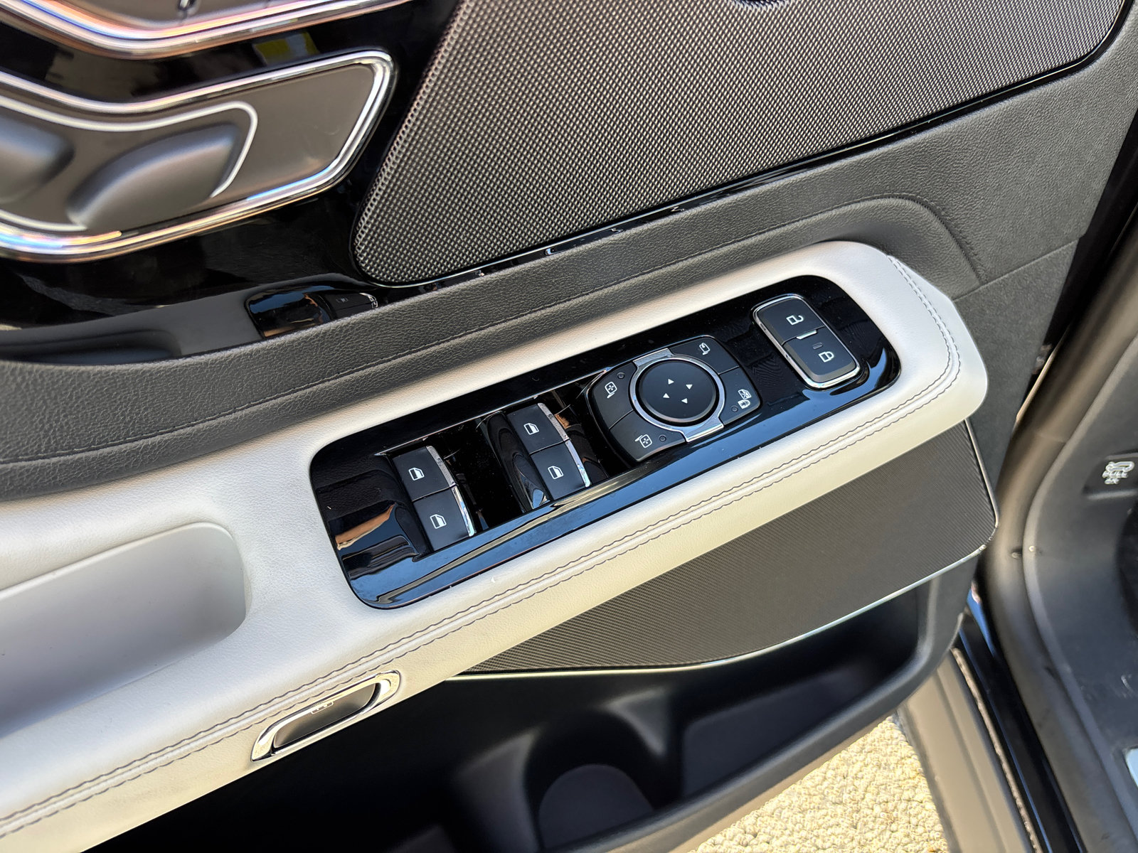 New 2026 Lincoln Aviator Reserve w/ Illumination Package AWD/4WD image 13