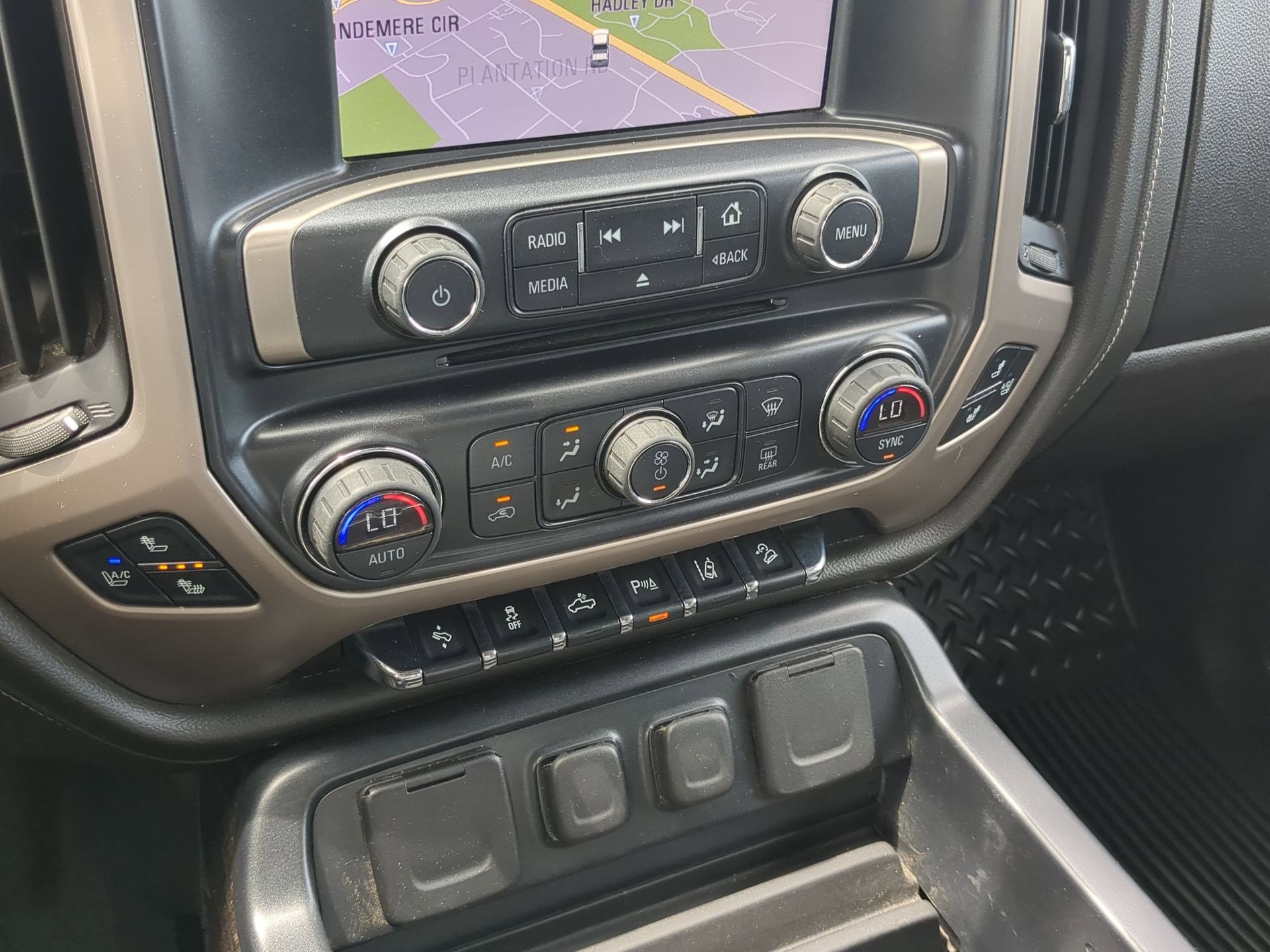 Used 2015 GMC Sierra 1500 Denali w/ Driver Alert Package AWD/4WD image 17