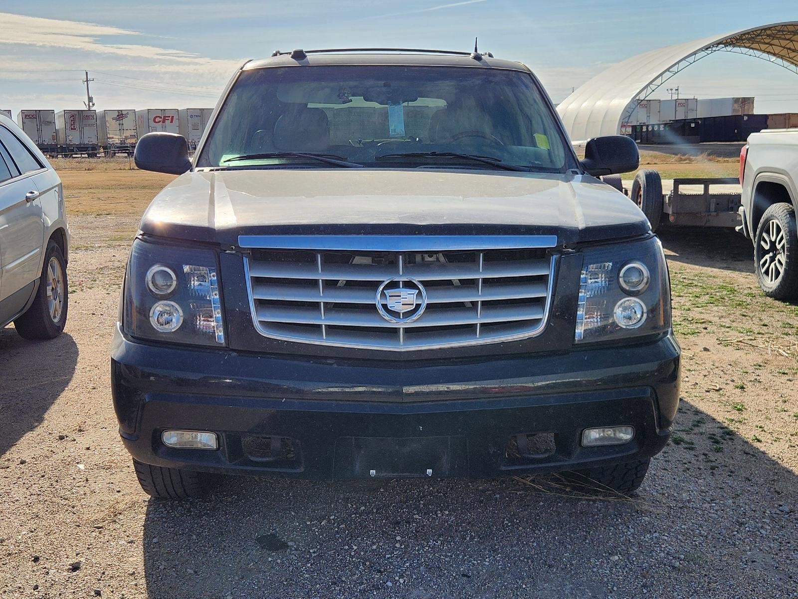 Used 2004 Cadillac Escalade AWD image 2
