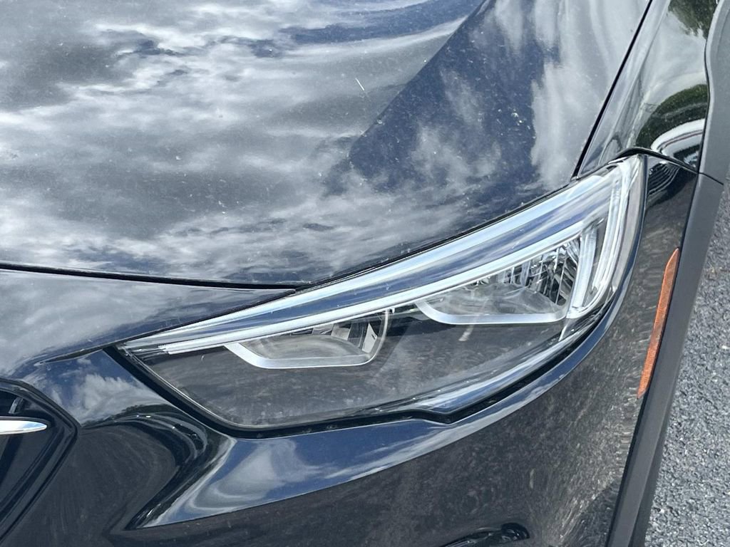 Used 2018 Buick Regal Essence w/ Sights and Sounds Package AWD/4WD image 9