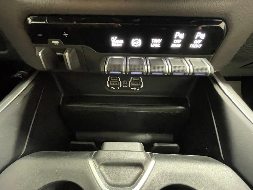 Used 2022 RAM 3500 Big Horn w/ Night Edition AWD/4WD image 18