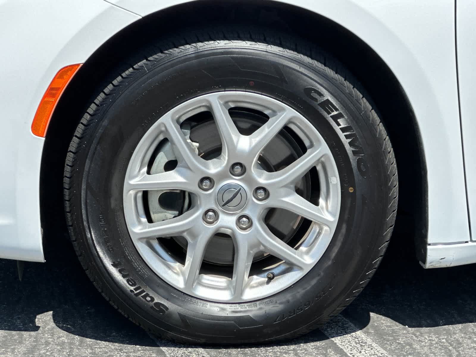 Used 2024 Chrysler Pacifica Touring-L FWD image 27