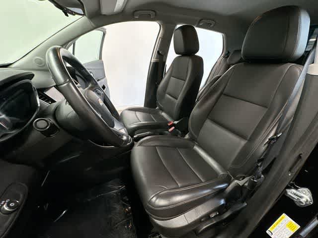 Used 2022 Chevrolet Trax LT w/ Premium Seat Package AWD/4WD image 16