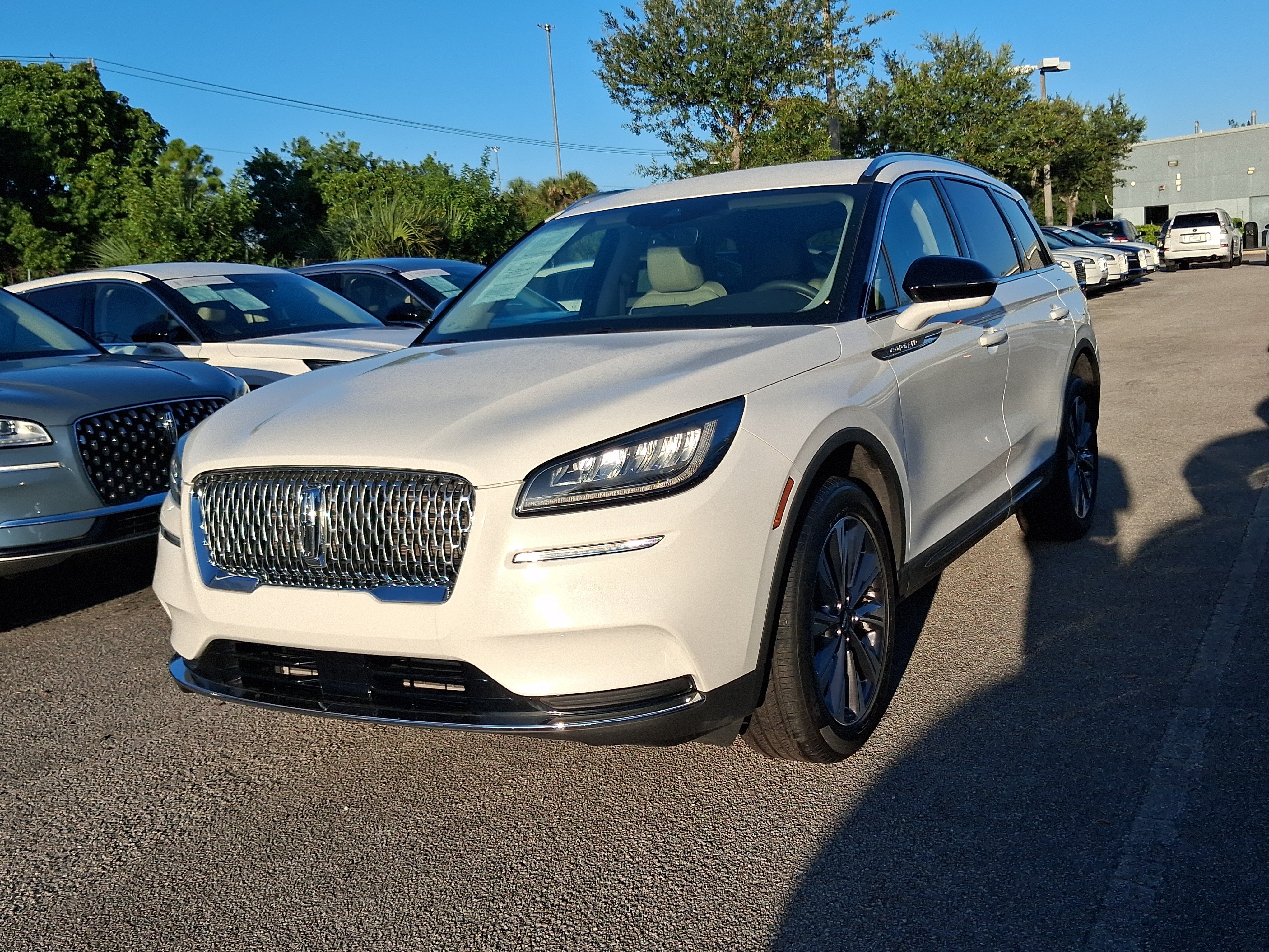 Certified 2022 Lincoln Corsair Reserve FWD image 2