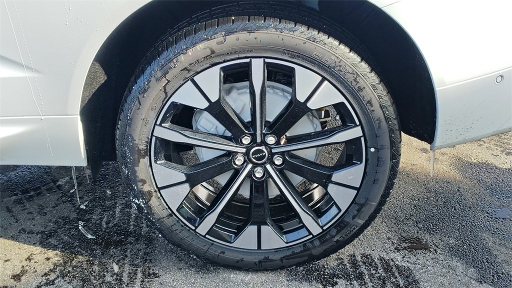 New 2026 Volvo XC60 B5 Plus w/ Protection Package Premier image 28