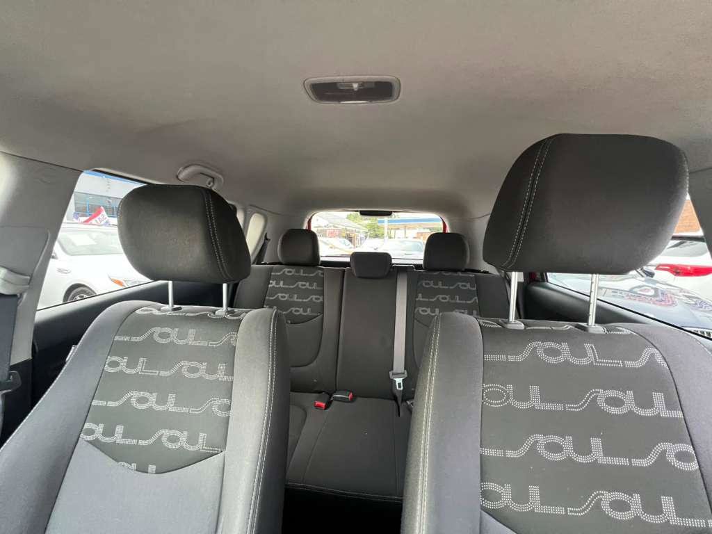Used 2012 Kia Soul + FWD image 28