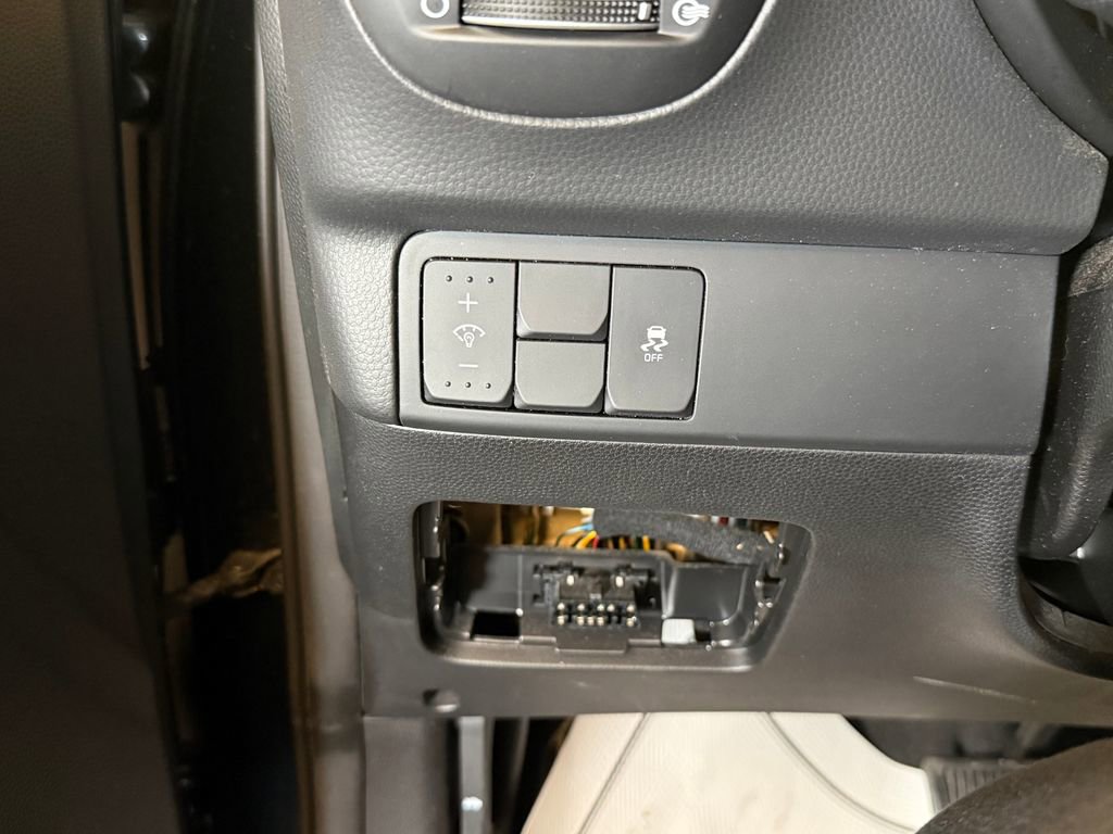 Used 2017 Kia Soul + FWD image 18