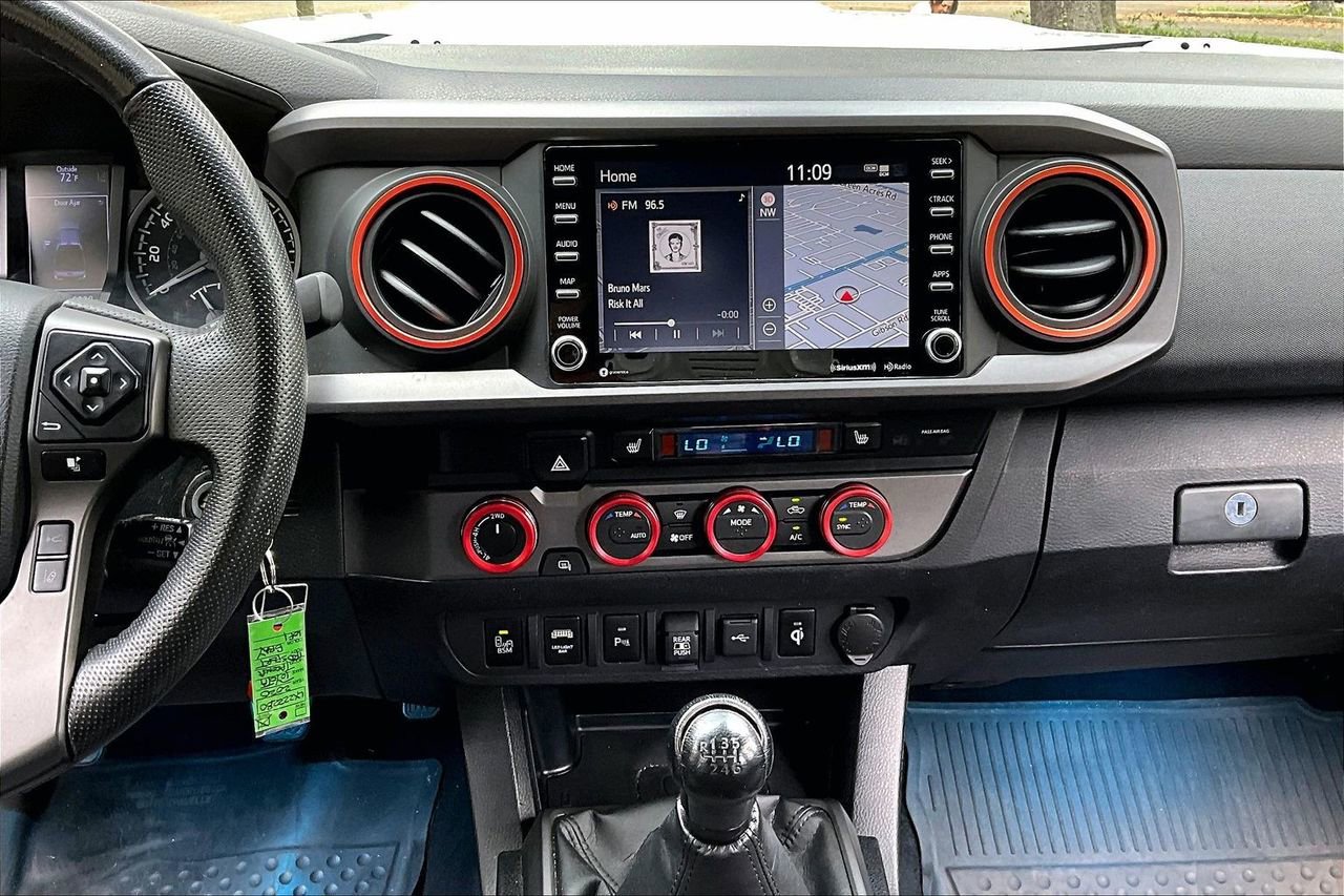 Used 2020 Toyota Tacoma TRD Sport w/ TRD Premium Sport Package AWD/4WD image 9
