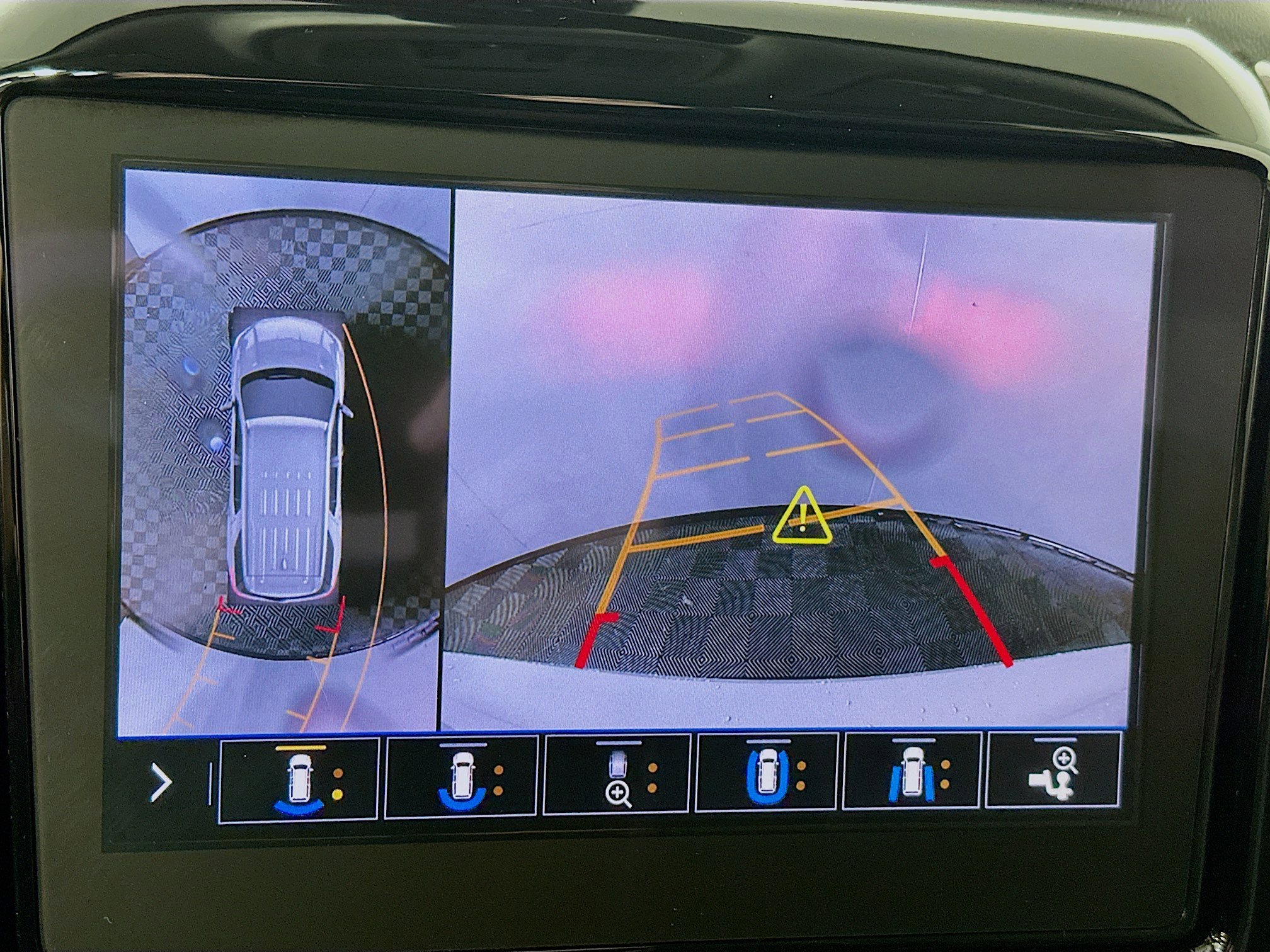 Used 2020 Chevrolet Traverse LT w/ LT Premium Package image 13