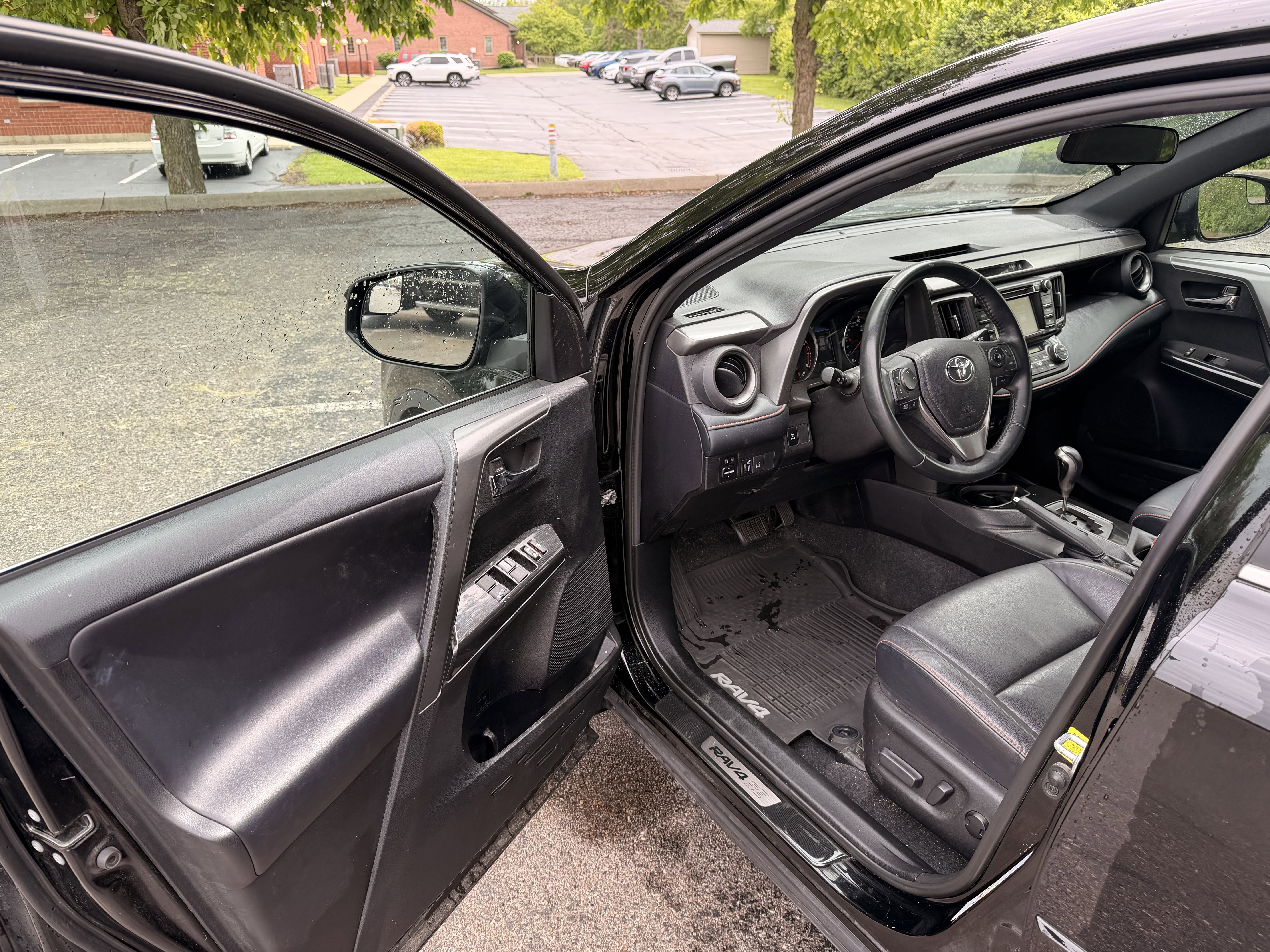 Used 2018 Toyota RAV4 SE w/ Protection Package AWD/4WD image 11