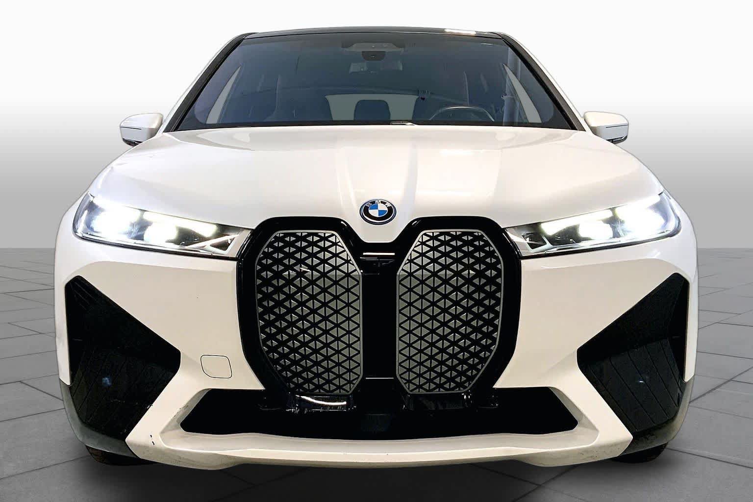 Used 2024 BMW iX xDrive50 w/ Premium Package AWD/4WD image 3