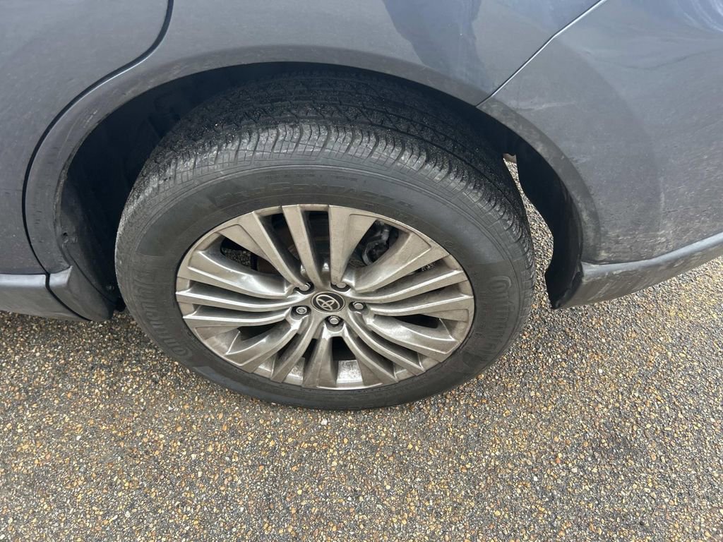 Certified 2021 Toyota Venza XLE w/ Softex Package image 15