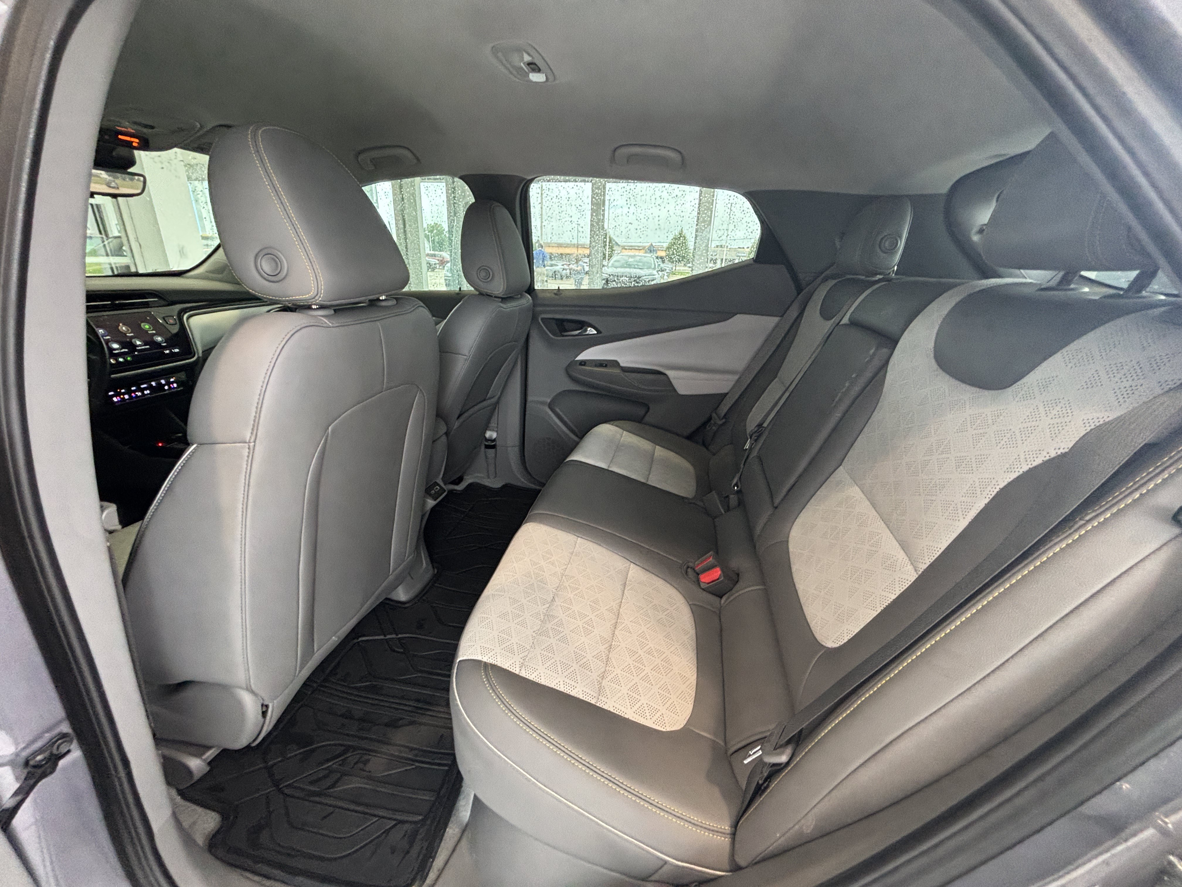 Used 2023 Chevrolet Bolt EUV Premier FWD image 17