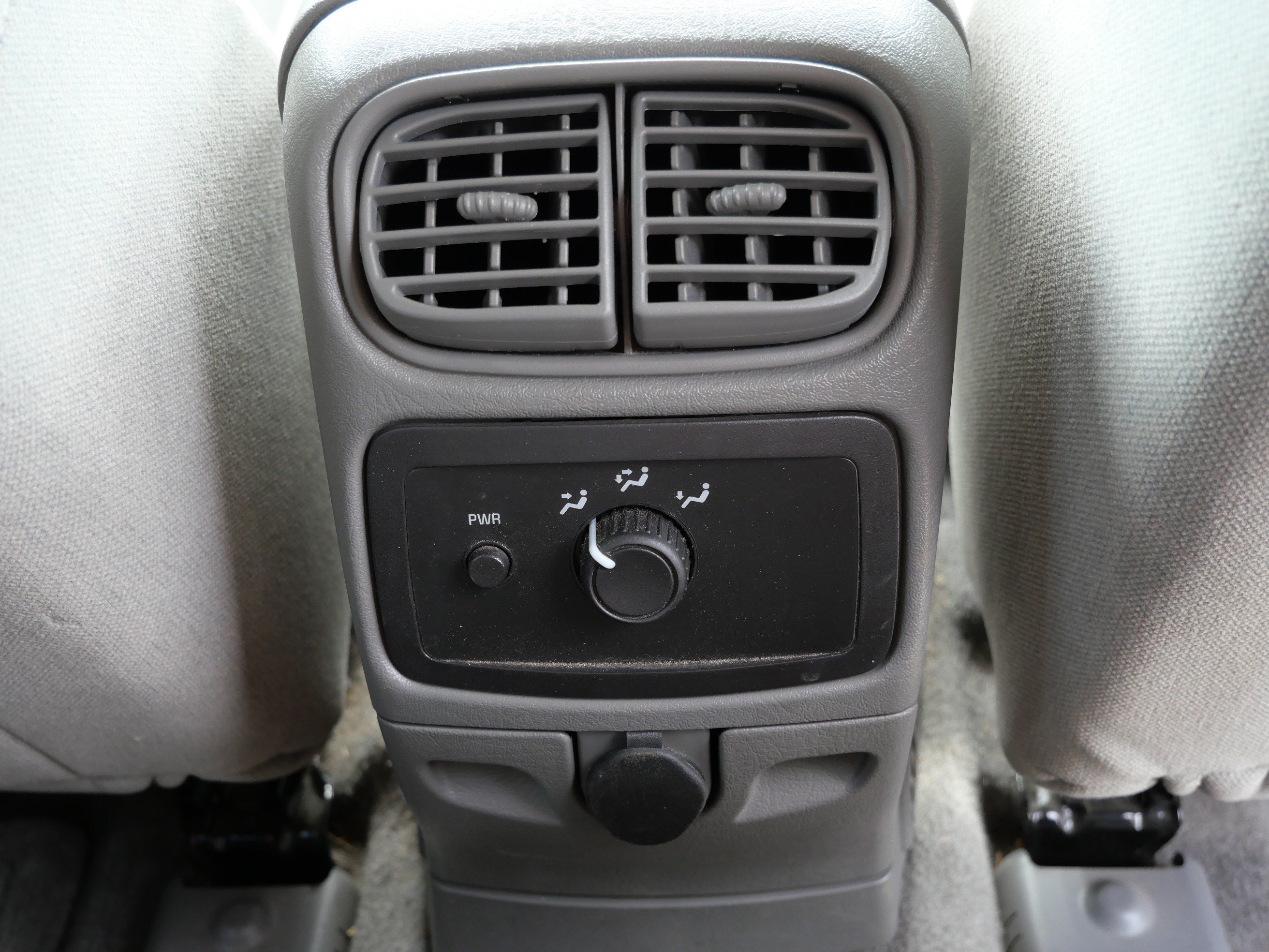 Used 2005 Chevrolet TrailBlazer LS w/ LS Preferred Equipment Group AWD/4WD image 12